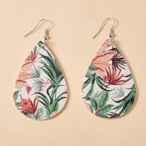 3/$30 🤍 Floral Pattern Deco Earrings